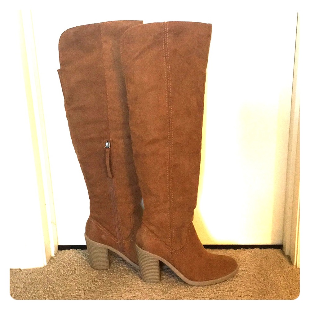 Knee high suede heeled boots